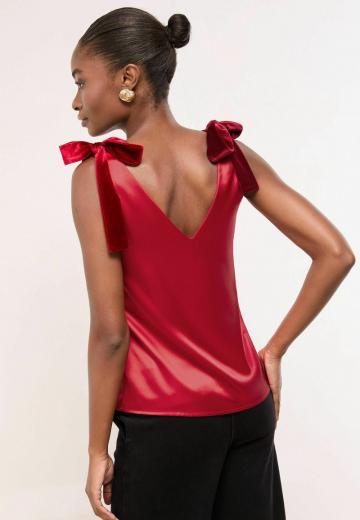 Блузка без рукавов