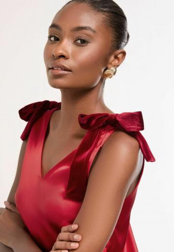 Блузка без рукавов