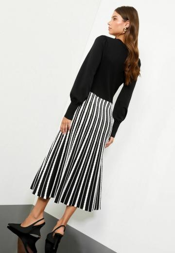 Вязаное платье