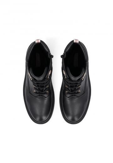 Ботинки на шнуровке