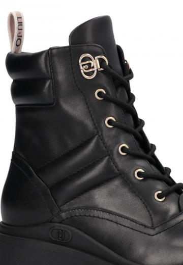 Ботинки на шнуровке