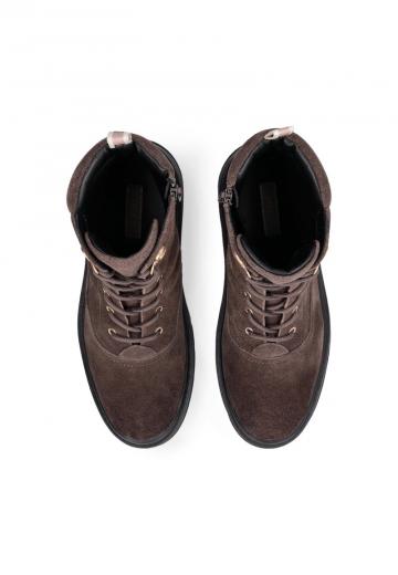 Ботинки на шнуровке