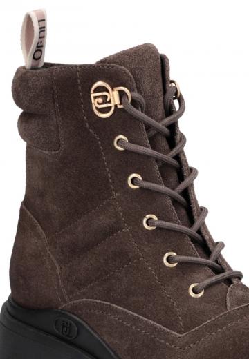 Ботинки на шнуровке