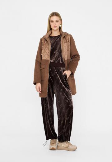 Брюки с накладными карманами