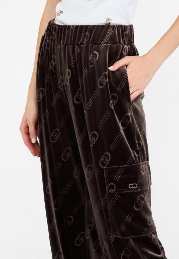 Брюки с накладными карманами