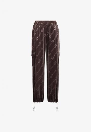 Брюки с накладными карманами