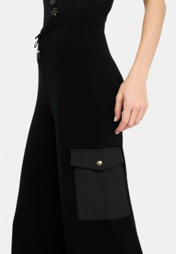 Брюки с накладными карманами