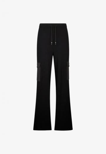 Брюки с накладными карманами