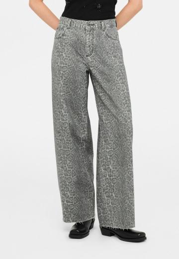 Клешеные джинсы