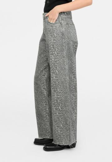 Клешеные джинсы