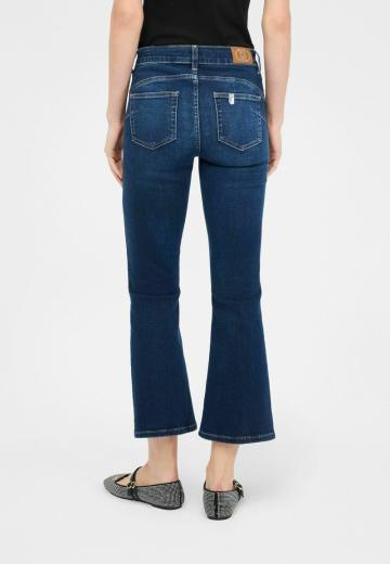 Короткие джинсы