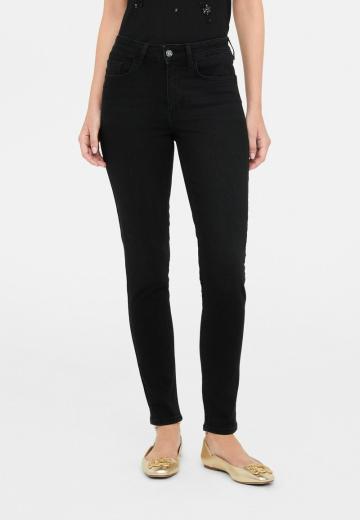 Узкие джинсы