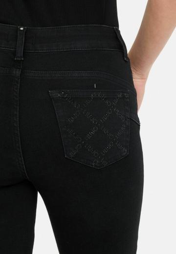 Узкие джинсы