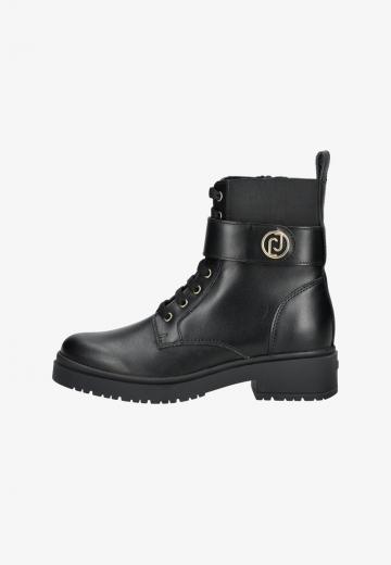 Ботинки на шнуровке