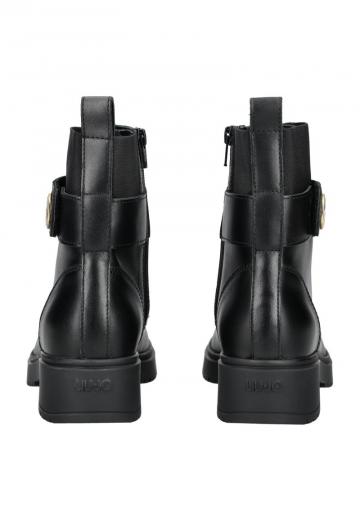 Ботинки на шнуровке