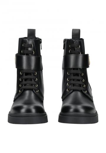 Ботинки на шнуровке