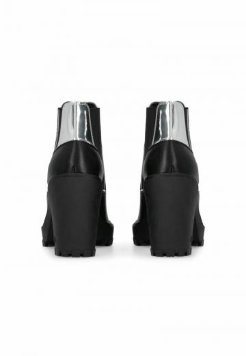 Полусапожки на высоком каблуке