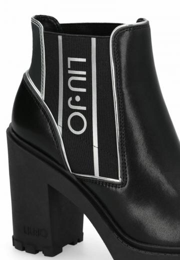 Полусапожки на высоком каблуке