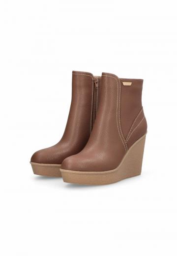 Сапожки на танкетке