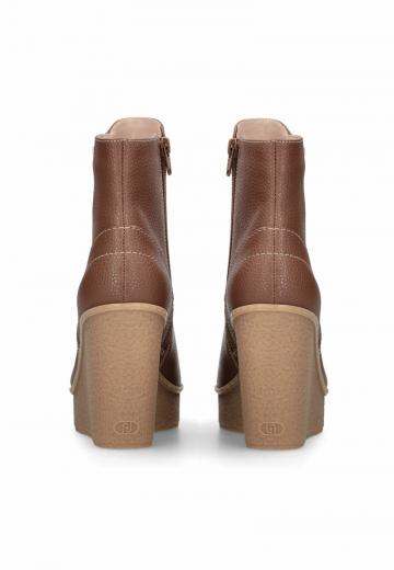 Сапожки на танкетке