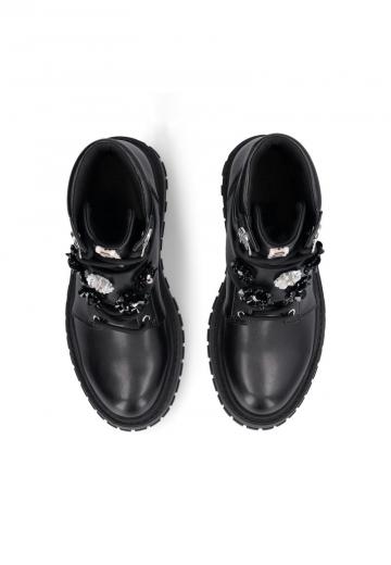 Ботинки на шнуровке