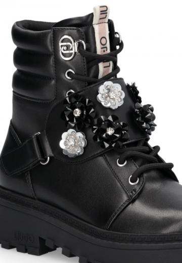 Ботинки на шнуровке