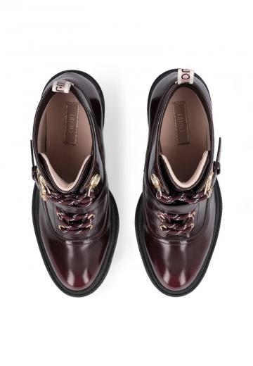 Ботинки на шнуровке