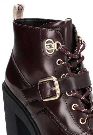 Ботинки на шнуровке