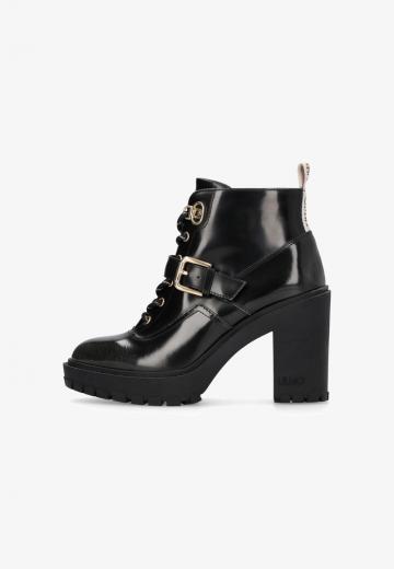 Ботинки на шнуровке