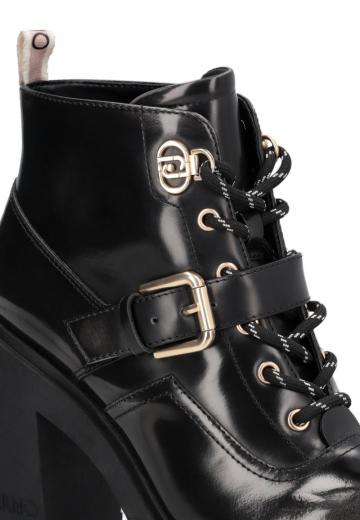 Ботинки на шнуровке