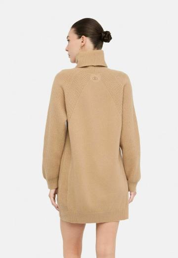 Вязаное платье