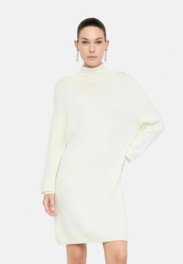 Вязаное платье