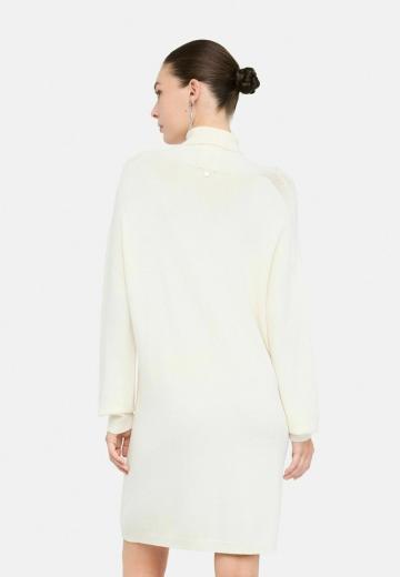 Вязаное платье