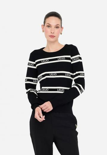 Пуловер в полоску