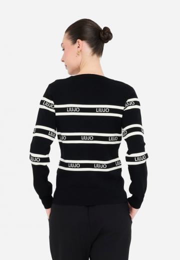 Пуловер в полоску