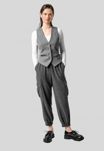 Брюки с накладными карманами