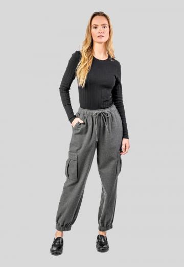 Брюки с накладными карманами