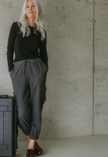 Брюки с накладными карманами