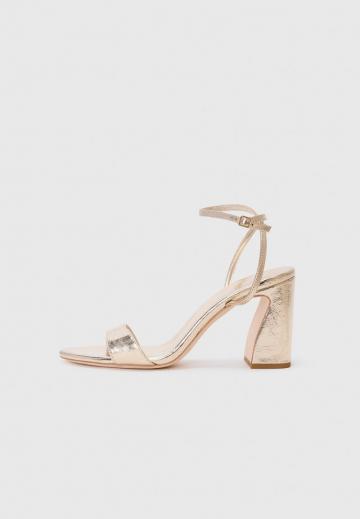 Гандбольные кроссовки