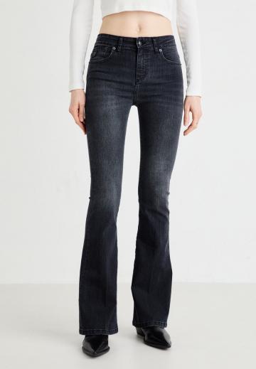 Клешеные джинсы