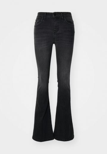 Клешеные джинсы