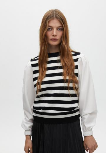 Пуловер в полоску