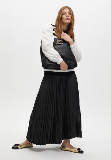 Пуловер в полоску