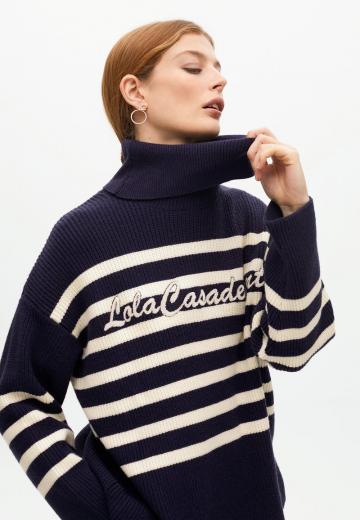 Пуловер с вырезом V