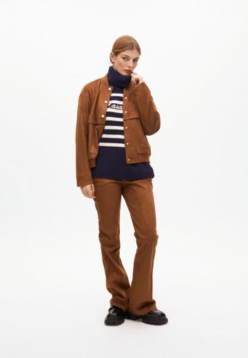 Пуловер с вырезом V