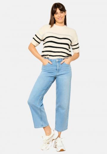 Короткие джинсы