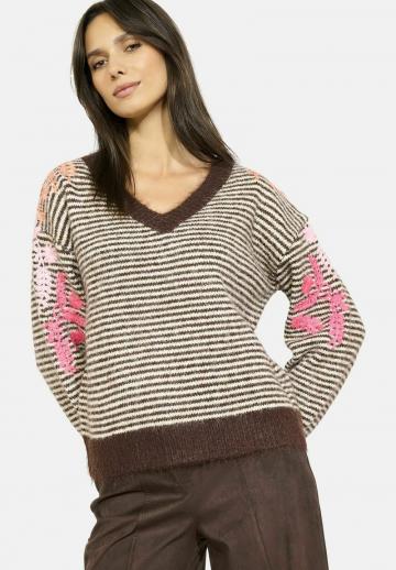 Пуловер в полоску