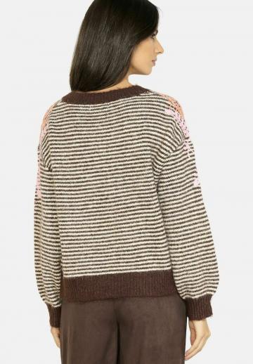 Пуловер в полоску