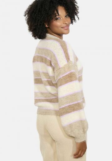 Пуловер в полоску