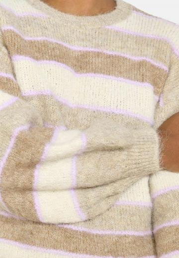 Пуловер в полоску